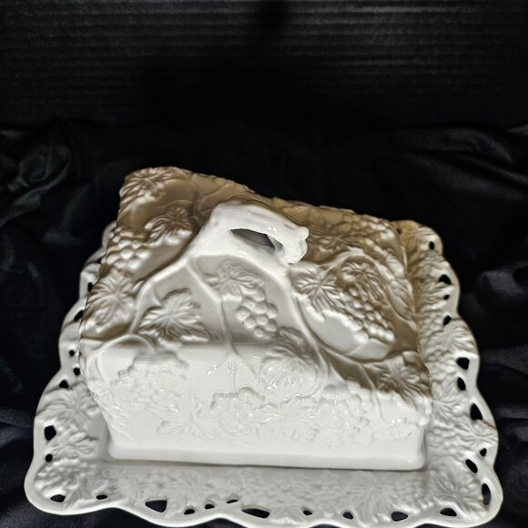 Elegant White Porcelana Large Porcelain Butter/Cheese Dish Raised Grapes Design - Picture 11 of 12
